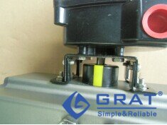 气动阀门的安装与调试步骤 22 回信器连接轴插入气缸中轴的凹槽内