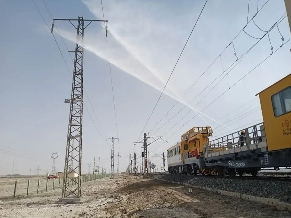 电动法兰球阀在铁路绝缘子水冲洗车上的应用 2 电动法兰球阀在铁路绝缘子水冲洗车上的应用1