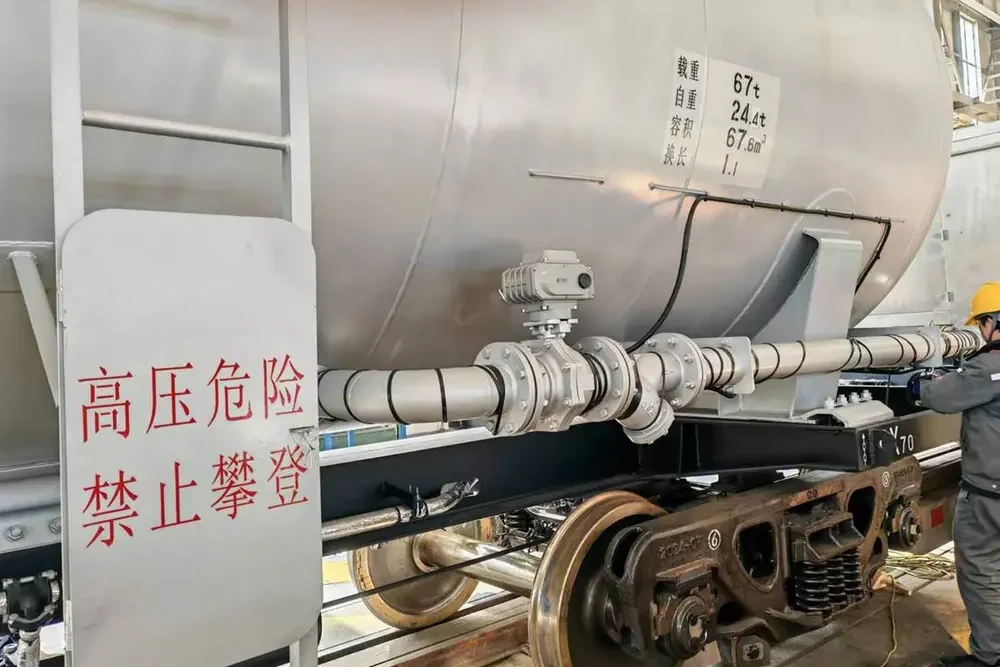 电动法兰球阀在铁路绝缘子水冲洗车上的应用 5 电动法兰球阀在铁路绝缘子水冲洗车上的应用3 edited